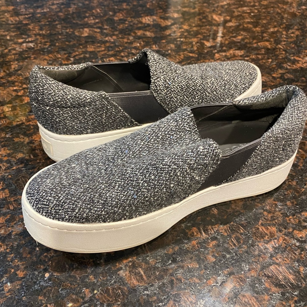 Vince Warren slip on sneaker. Gray tweed, 6.5 Excellent condition.